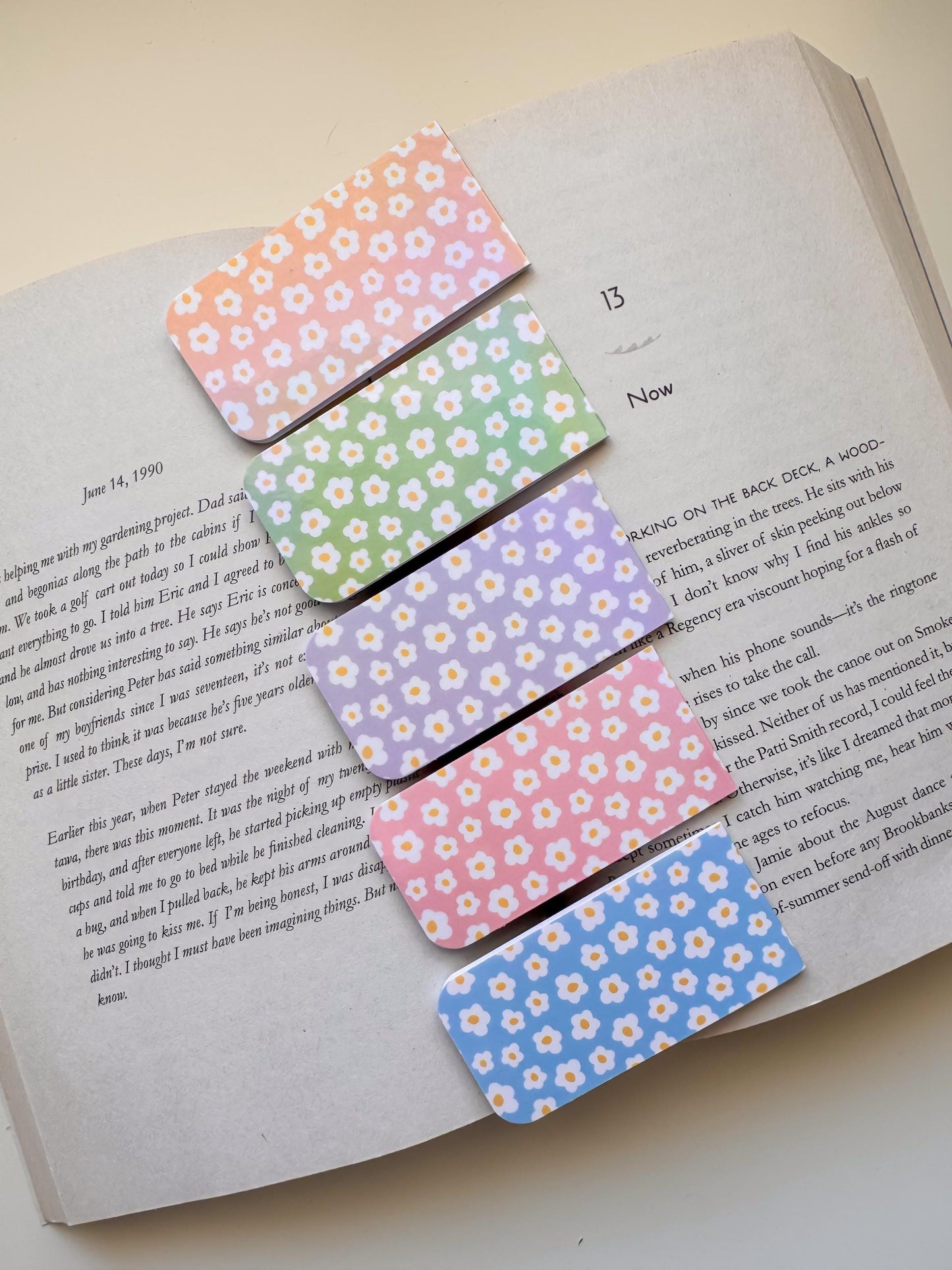 Daisy Floral Magnetic Bookmarks